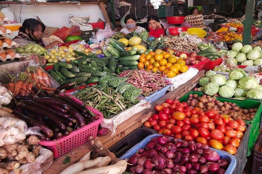 west-to-east-Typical vegetable shop